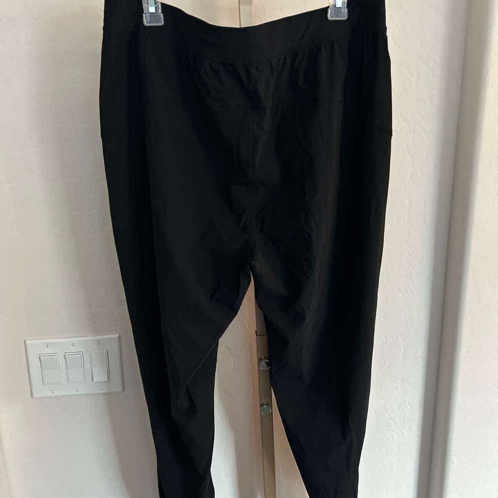 Lululemon Women’s Black Jogger Pants Size 14 Athleisure - Picture 6 of 9